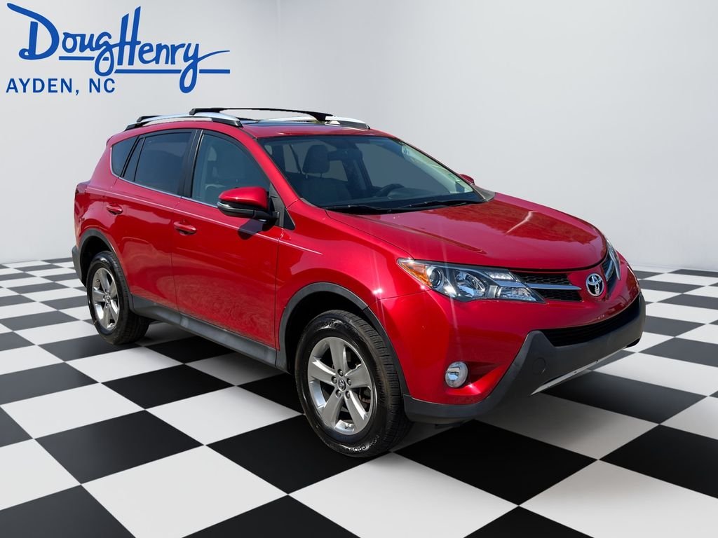 Used 2015 Red Toyota XLE image 7