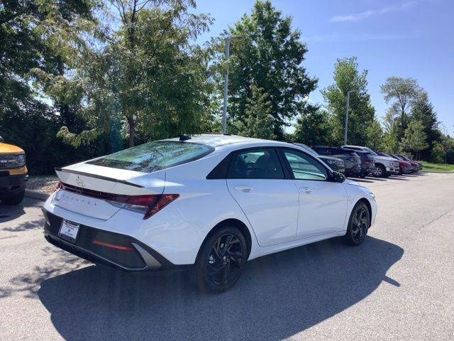 New 2026 White Hyundai SEL Sport image 5