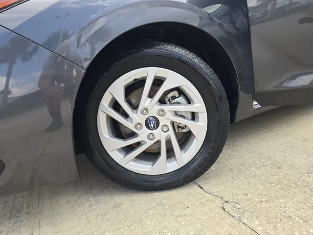 Used 2024 Gray Subaru Base image 25