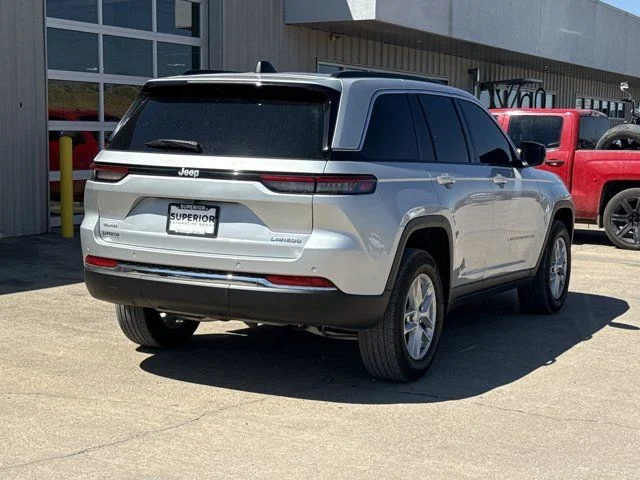 Used 2025 Silver Jeep Laredo X image 3