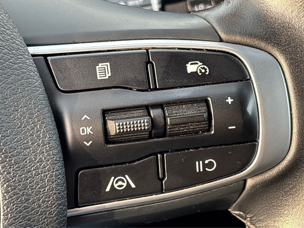 Used 2023 White Kia EX image 26
