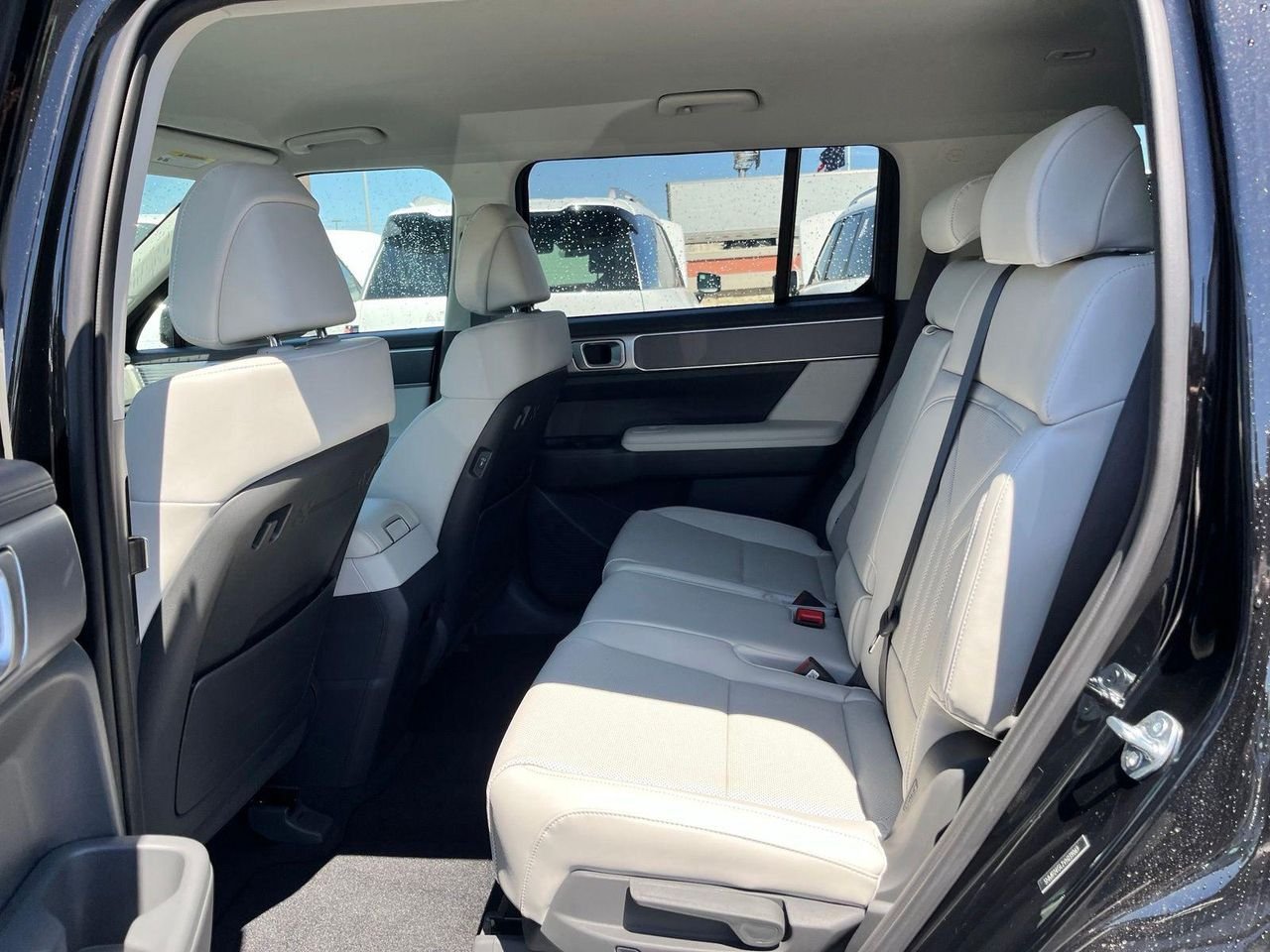 New 2027 Black Hyundai SEL FWD image 18