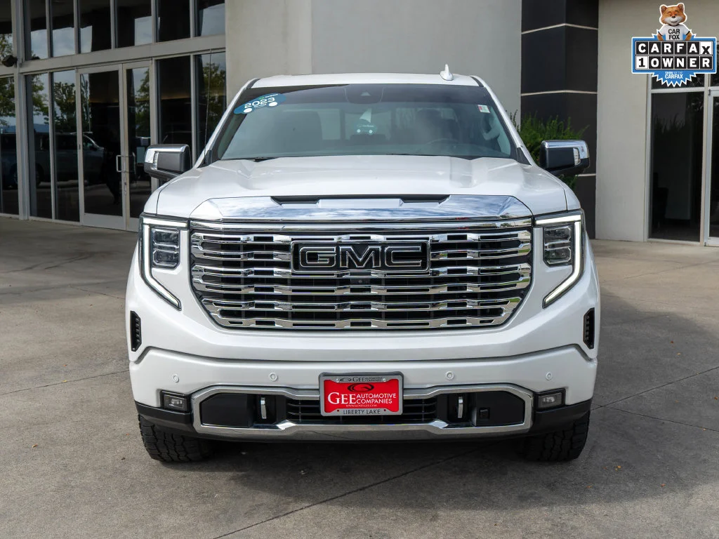 Used 2023 White GMC Denali image 3