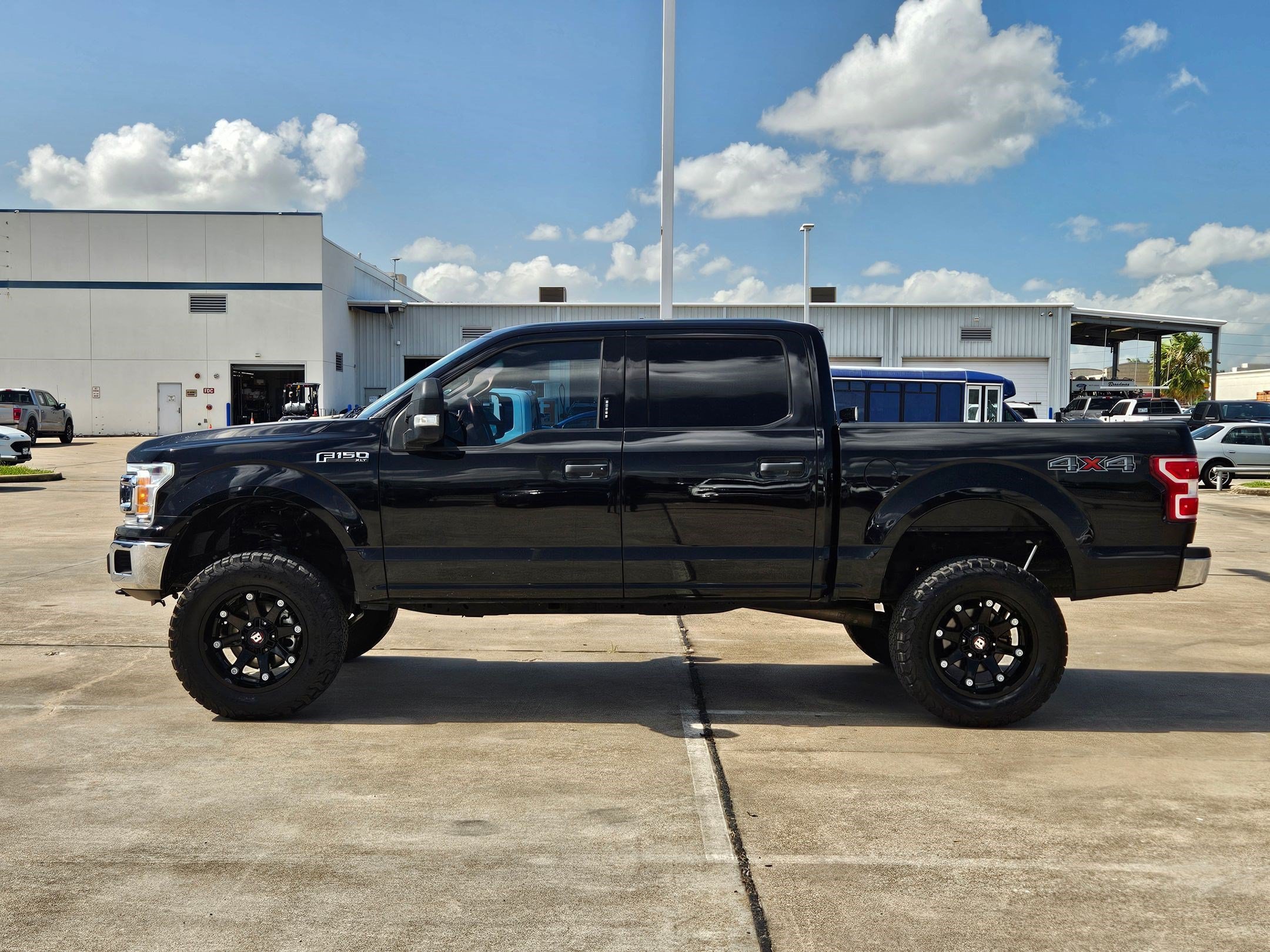Used 2018 Shadow Black Ford XLT image 6