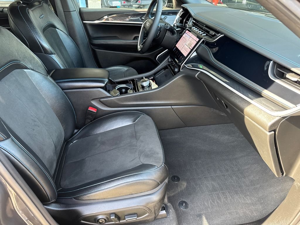 Used 2022 Gray Jeep Trailhawk 4xe image 18