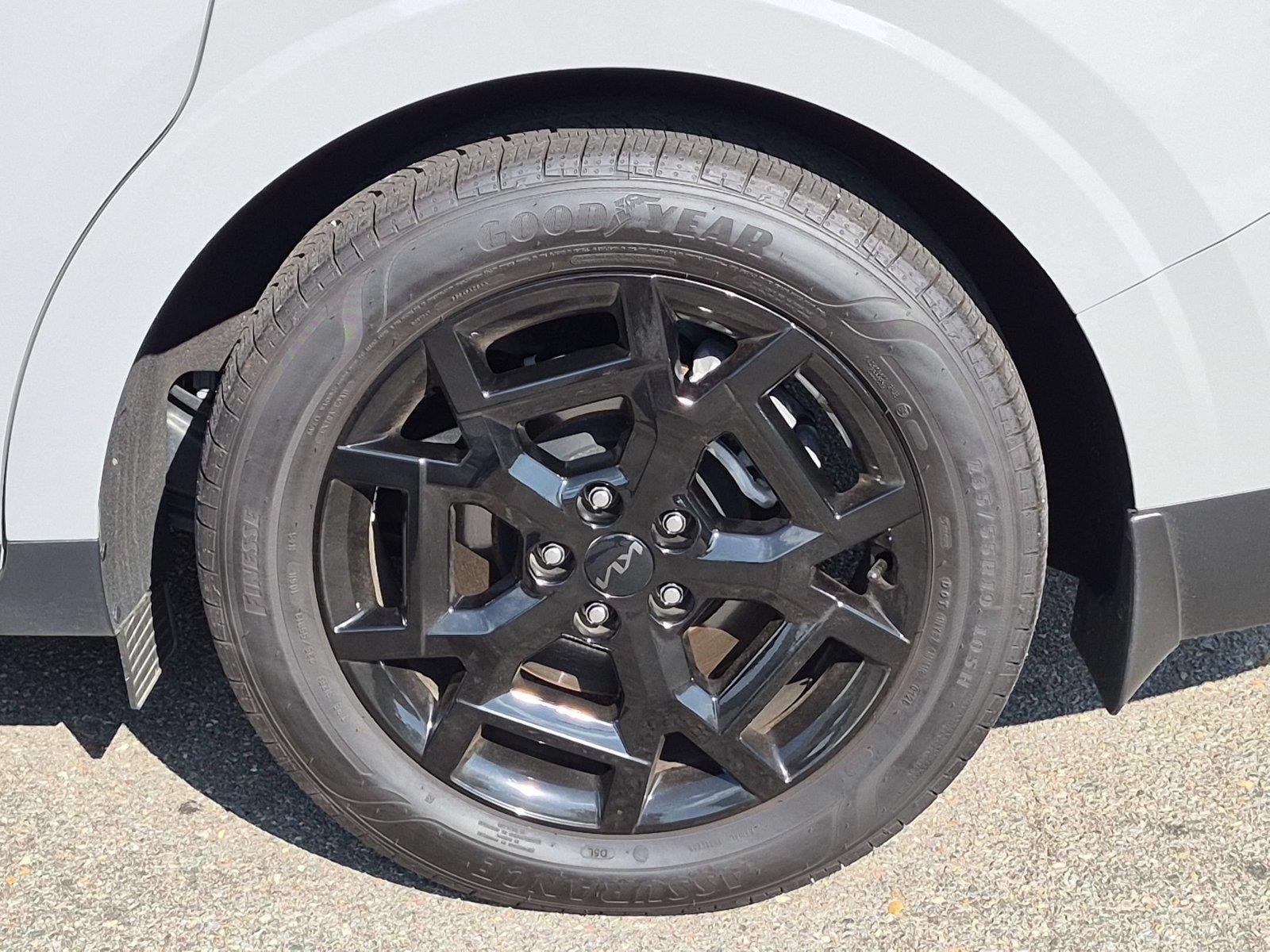 Used 2026 Ceramic Silver Kia SX image 11