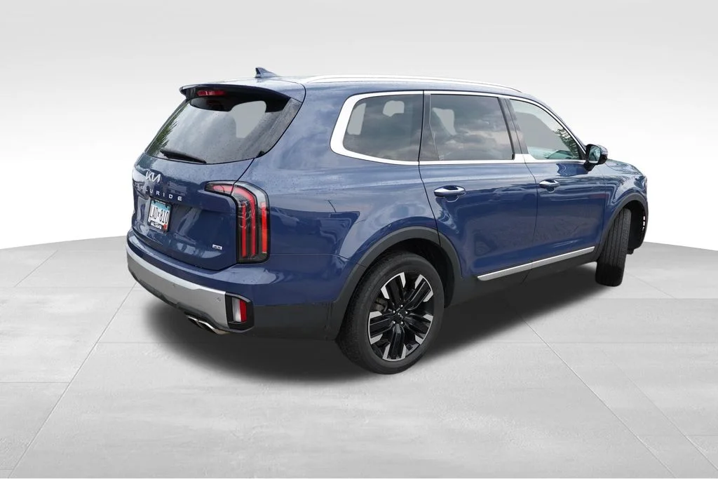 Used 2024 Midnight Lake Blue Kia SX image 3