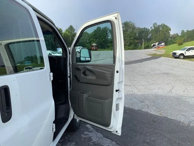 Used 2011 White Chevrolet Work Van image 17