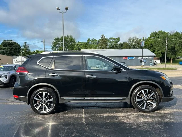 Used 2018 Magnetic Black Nissan SL image 9