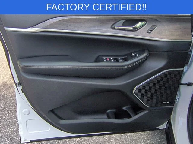 Used 2024 White Jeep 4xe image 12