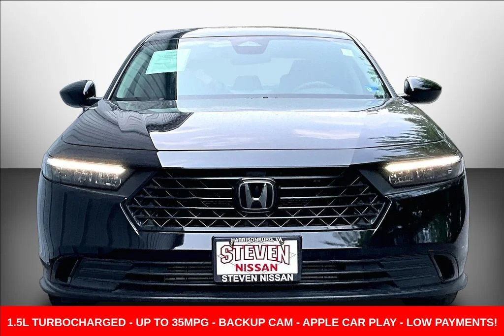 Certified Used 2025 Crystal Black Pearl Honda 1.5T SE image 2