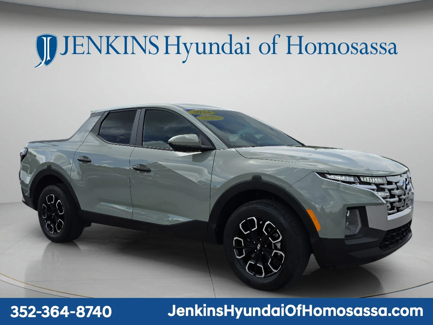 Used 2024 Green Hyundai SE image 2