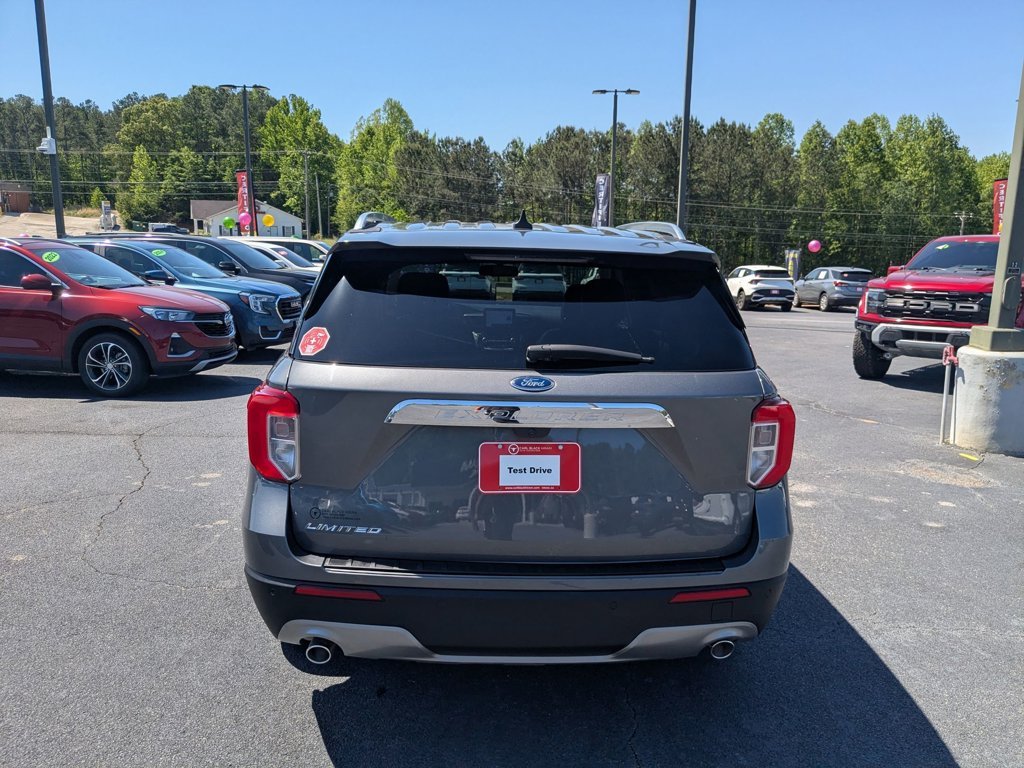 Used 2023  Ford Limited image 6