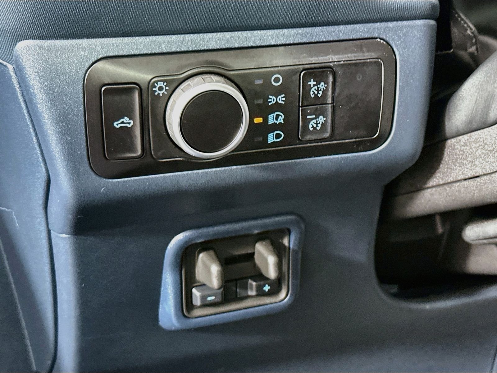 Used 2025 Velocity Blue Ford XLT image 10