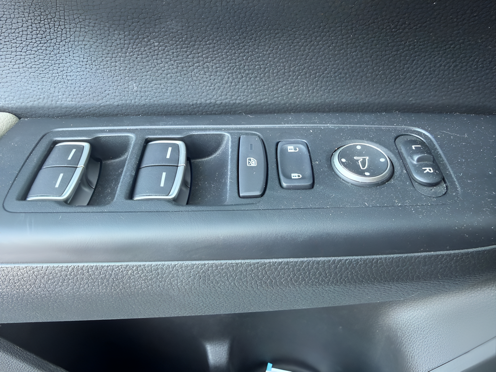 Used 2023 White Honda EX-L image 24
