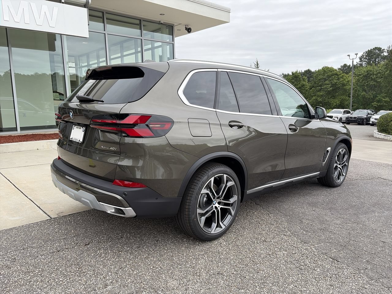 New 2026 Manhattan Green Metallic BMW xDrive40i image 8