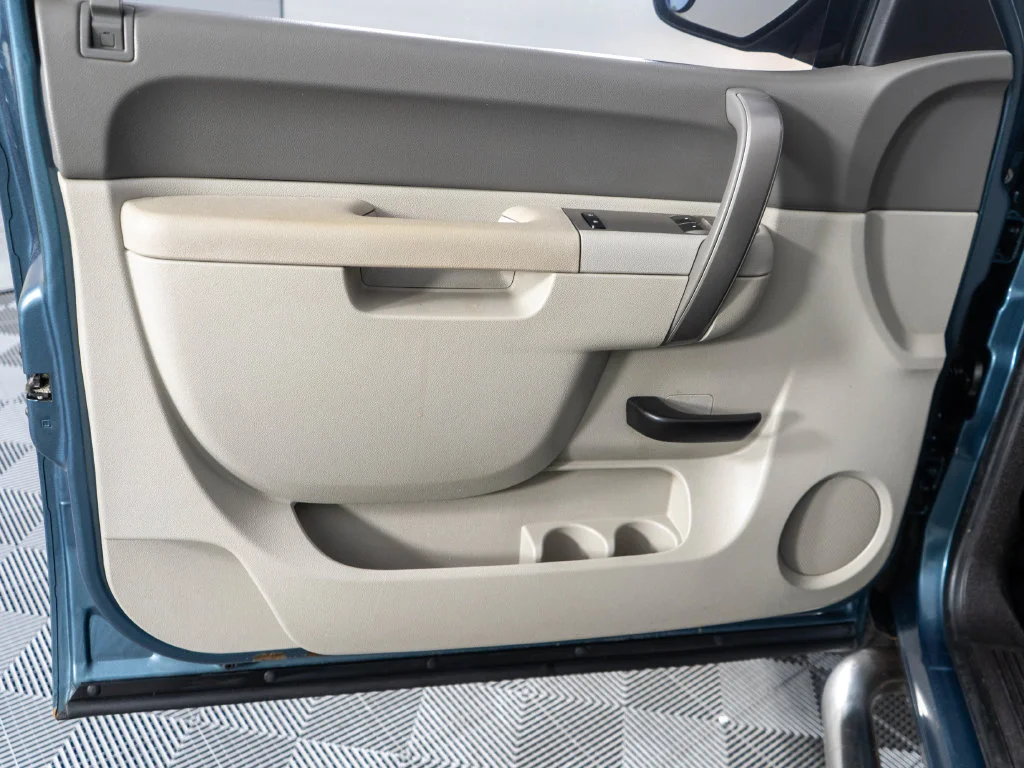 Used 2011 Blue Chevrolet LS image 18