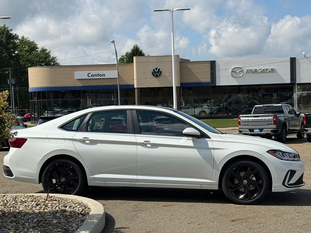 2026 Volkswagen Jetta SE - Photo 6