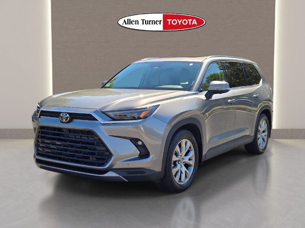 Used 2025  Toyota Limited image 3