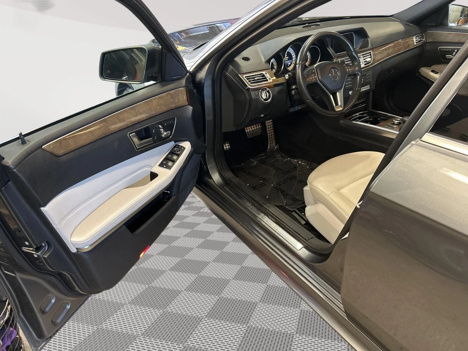 Used 2016 Selenite Grey Metallic Mercedes-Benz E 350 Sport image 11