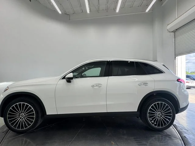 New 2026 Polar White Mercedes-Benz GLC 300 image 15