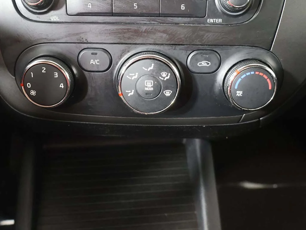 Used 2016 White Kia LX image 35