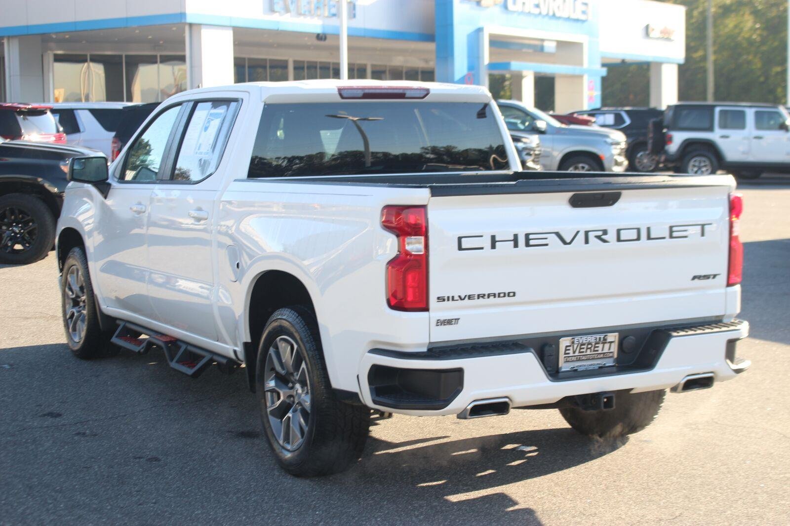 Used 2022 SUMMIT WHITE Chevrolet RST image 5