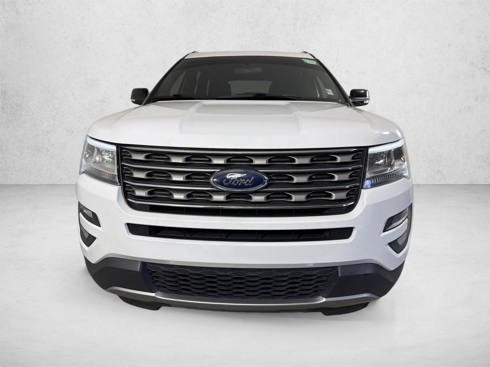 Used 2017 Oxford White Ford XLT image 8