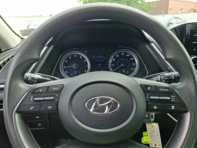 Used 2020 Blue Hyundai SE image 25