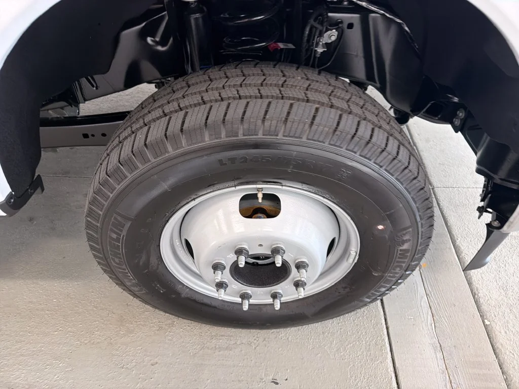 New 2027 Oxford White Ford F-350® XL image 5