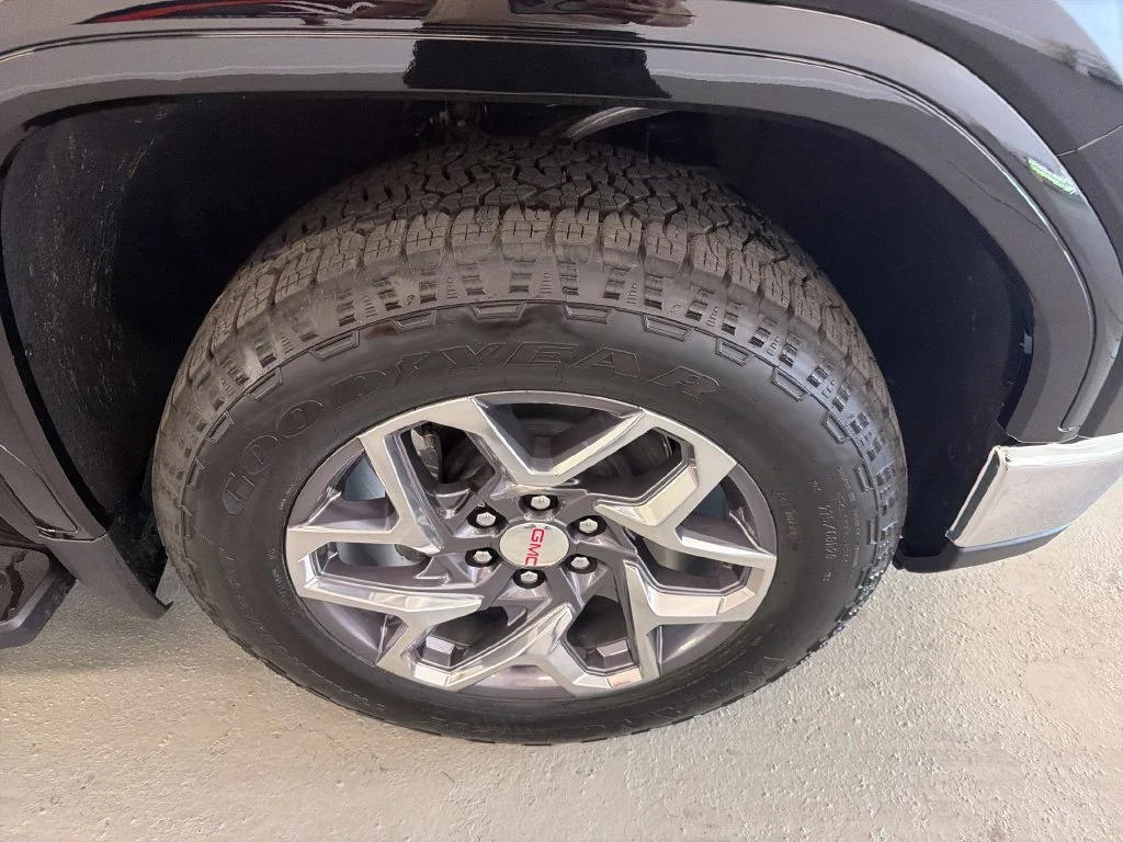 New 2026 Onyx Black GMC SLT image 4