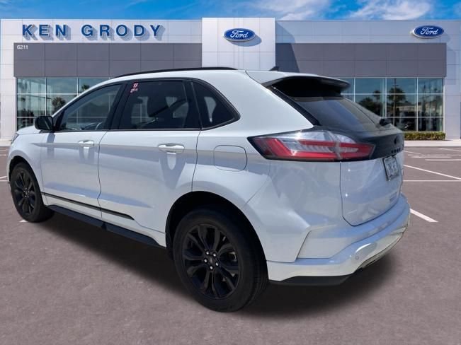 Used 2022 White Ford SE image 4