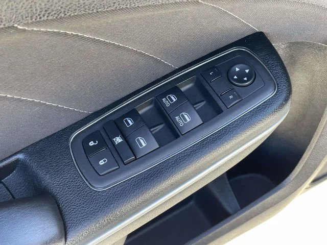 Used 2023 White Dodge SXT image 18