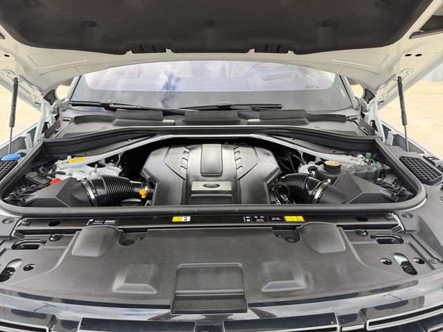Certified Used 2023 Fuji White Land Rover SE image 19