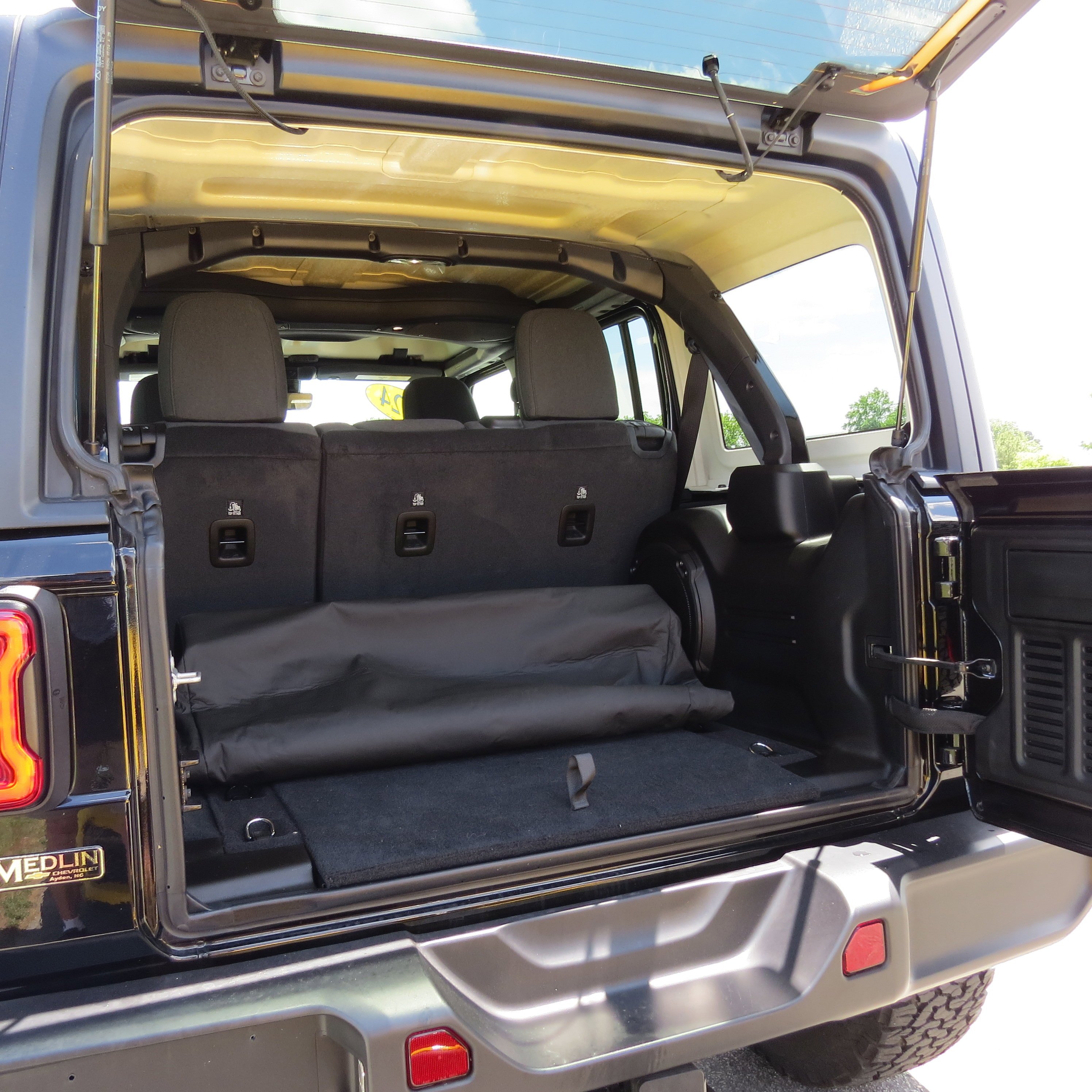 Used 2024 Black Clearcoat Jeep Rubicon image 12