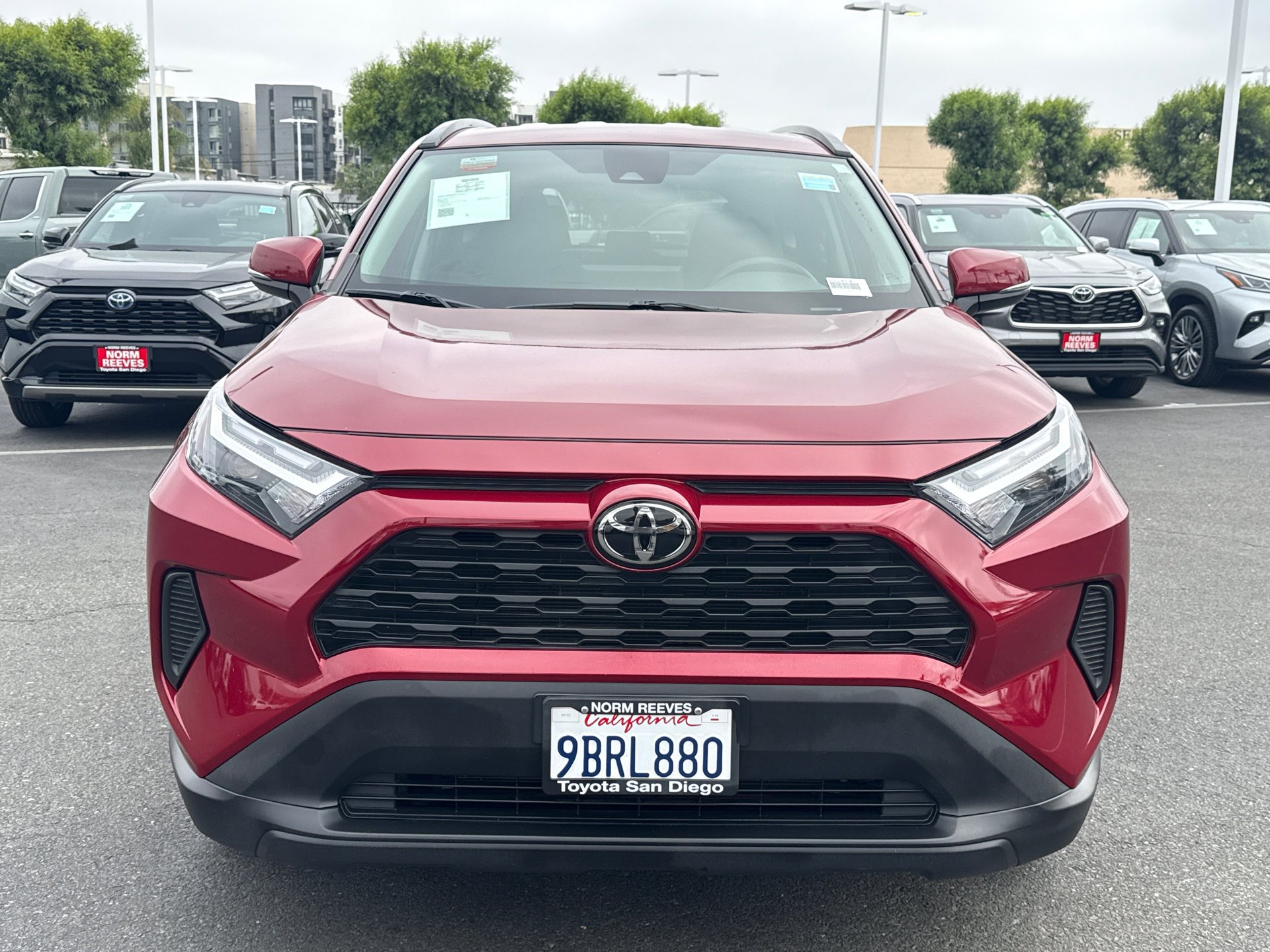 Certified Used 2022 Ruby Flare Pearl Toyota XLE image 6