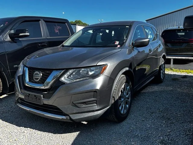 Used 2019 Gray Nissan S image 3