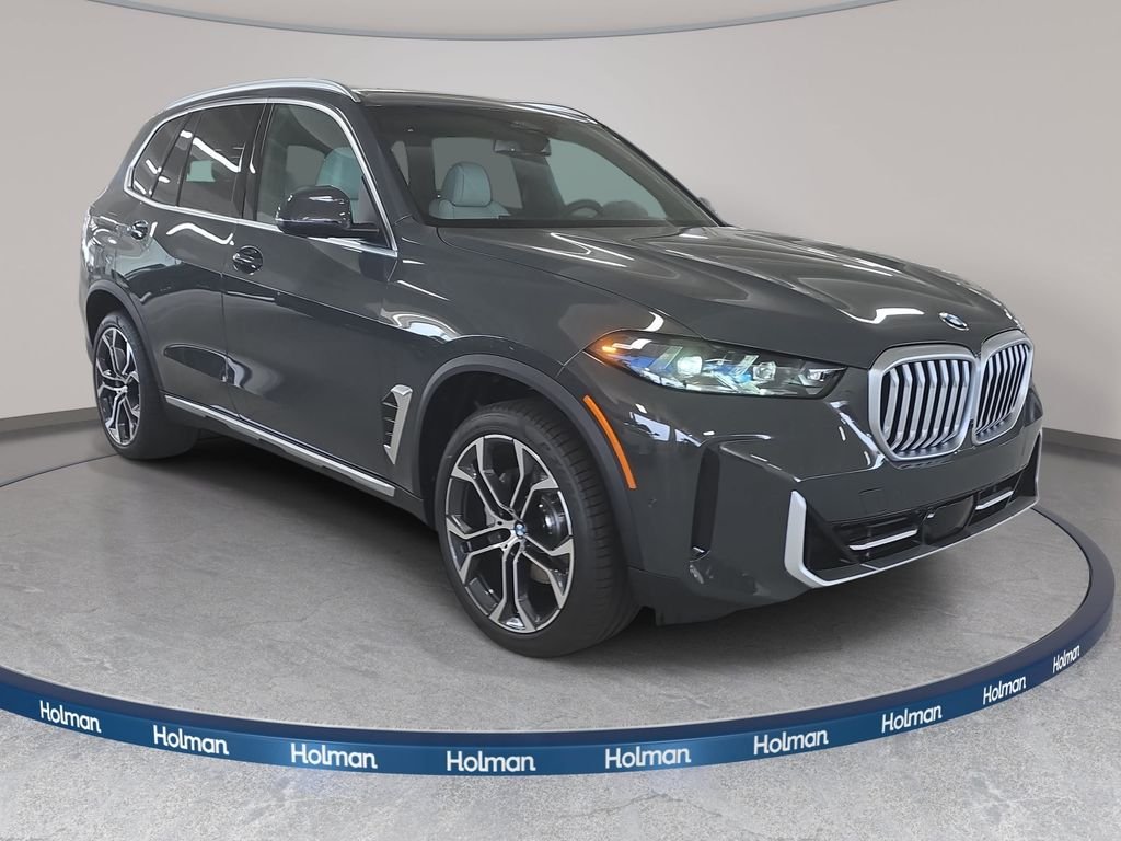 New 2026 Dravit Grey Metallic BMW sDrive40i image 3