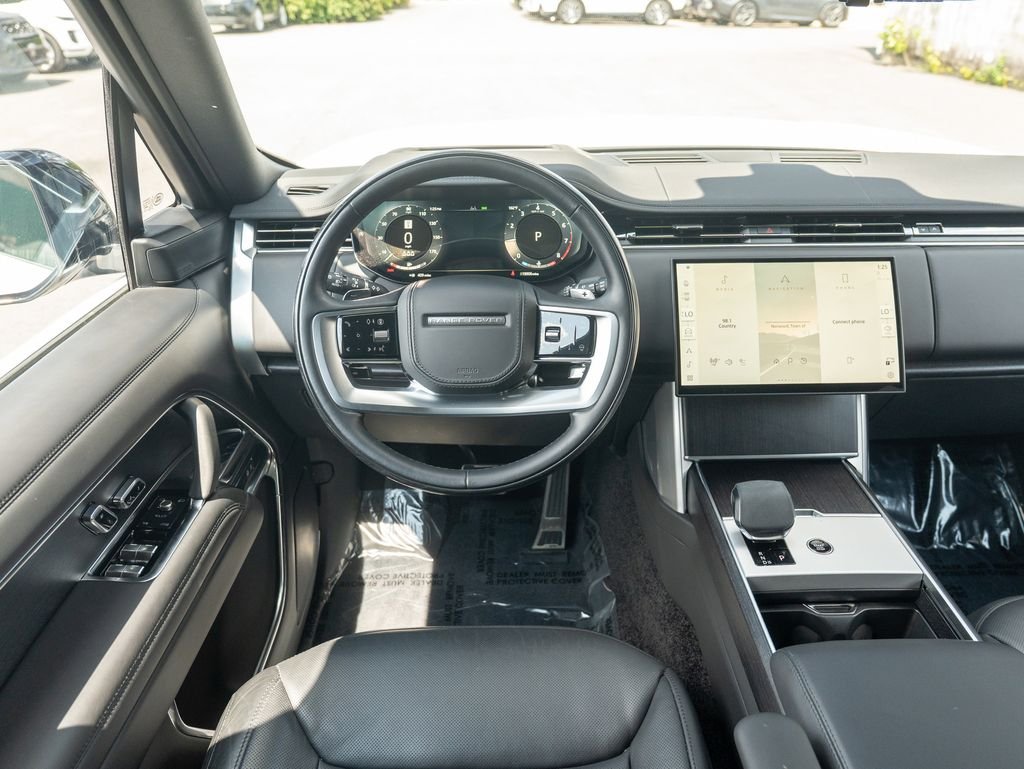 Used 2024 White Land Rover SE image 13