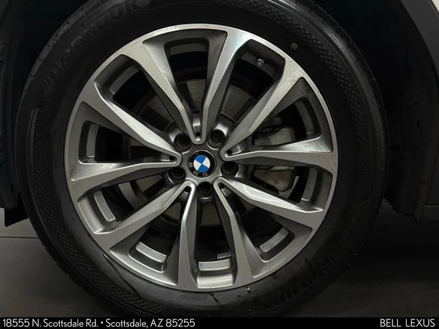 Used 2019 White BMW sDrive30i image 10
