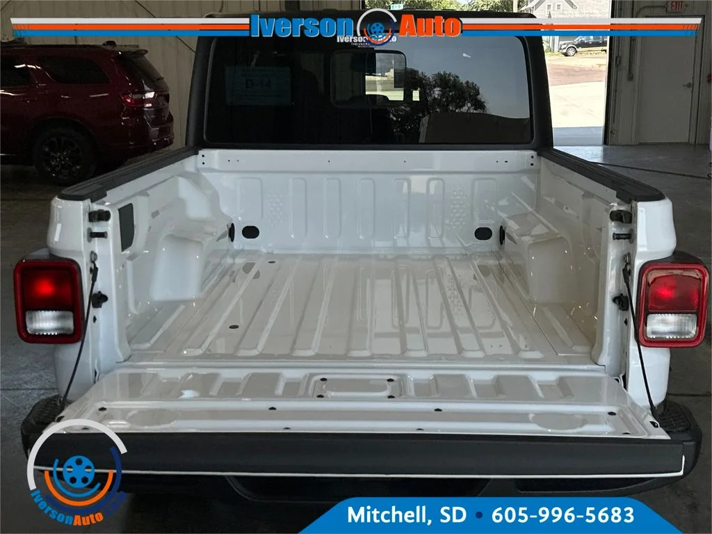 New 2026 Bright White Clearcoat Jeep Sport S image 28