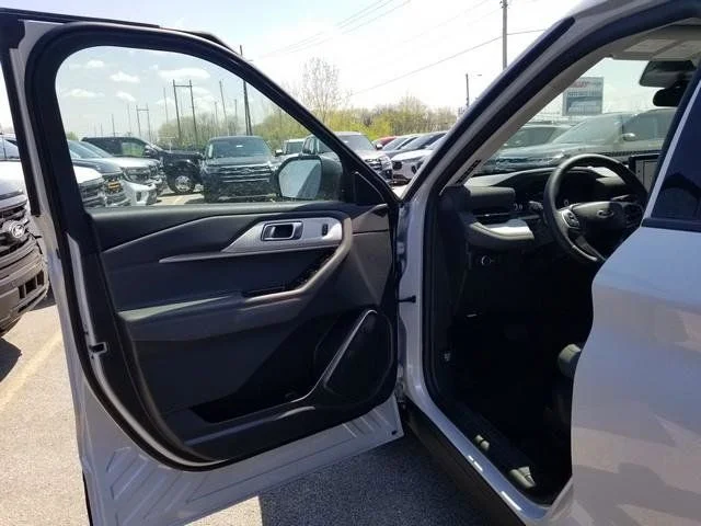 New 2026 Space White Metallic Ford Active image 10