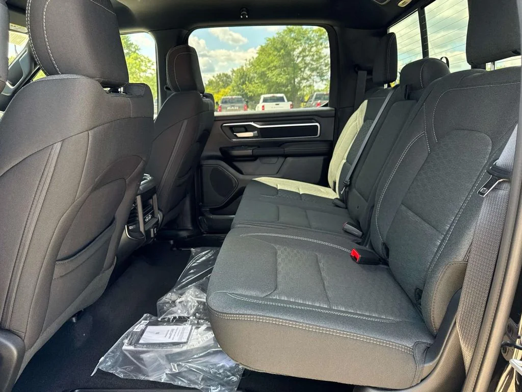 New 2025 Diamond Black Crystal Pearl-Coat Exterior Paint RAM Big Horn/Lone Star image 11
