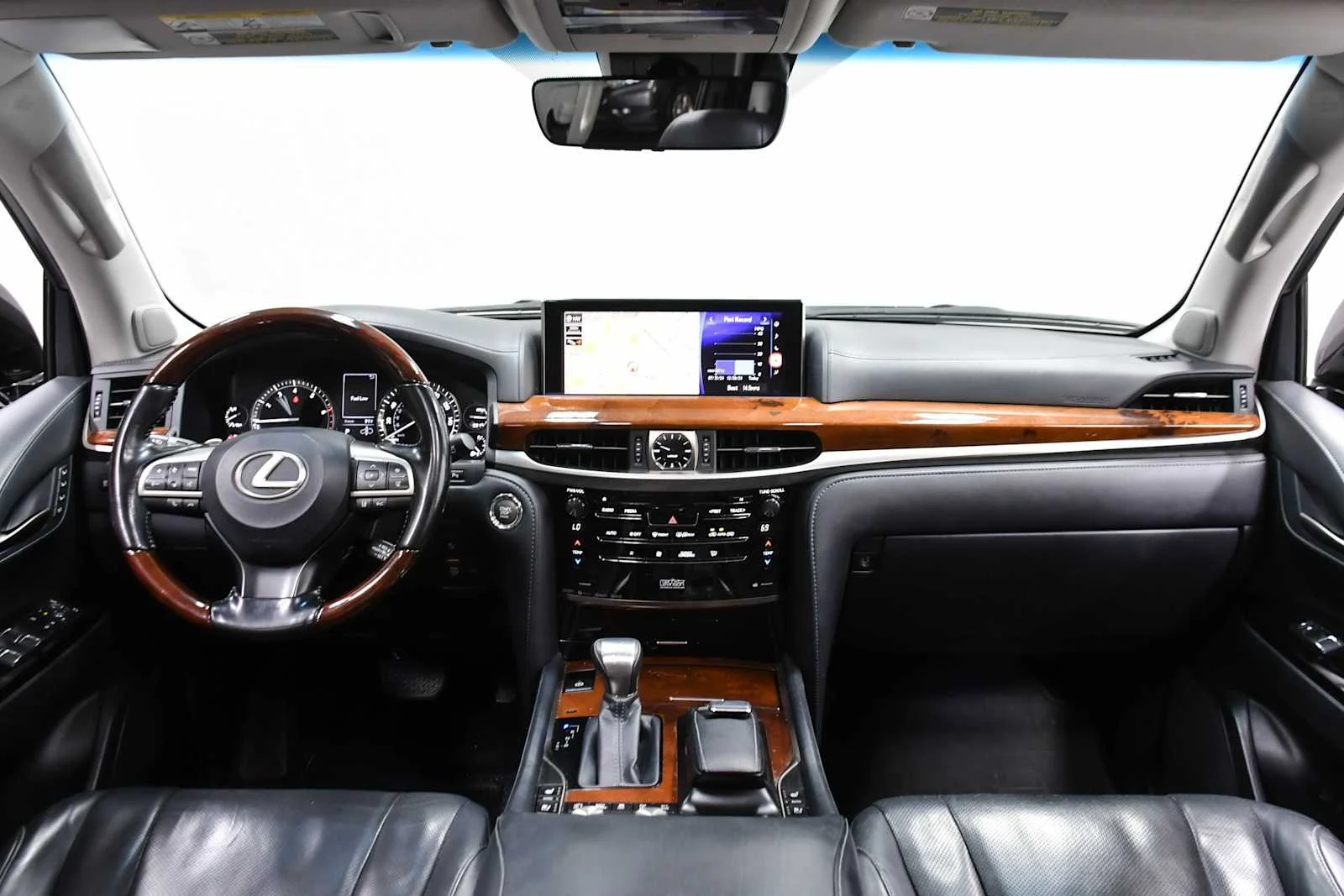 Used 2018 Atomic Silver Lexus  image 18
