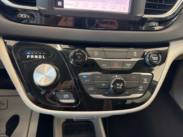 Used 2023 White Chrysler LX image 23