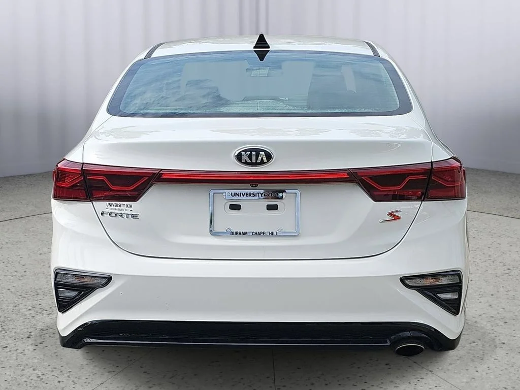 Used 2019 White Kia S image 4