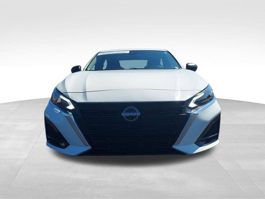 Used 2025 White Nissan 2.5 SV image 8