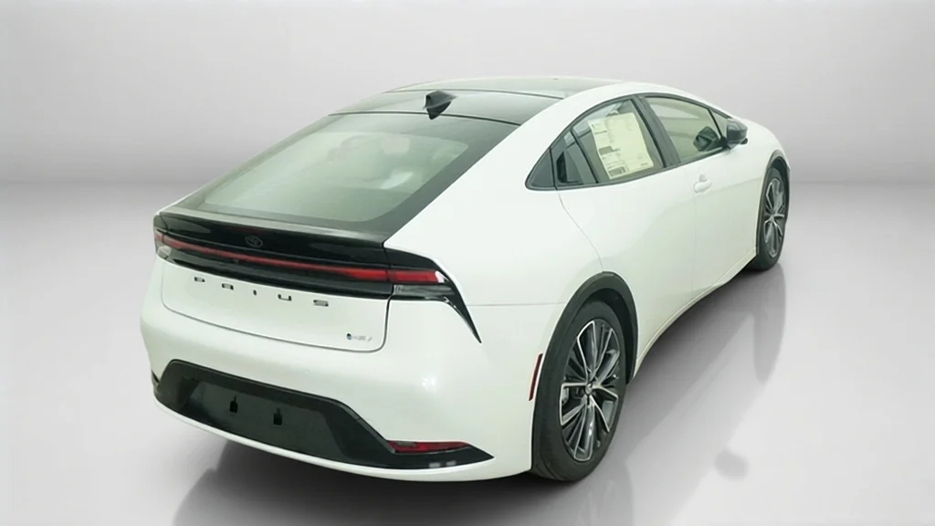 New 2027 Wind Chill Pearl Toyota XLE image 11