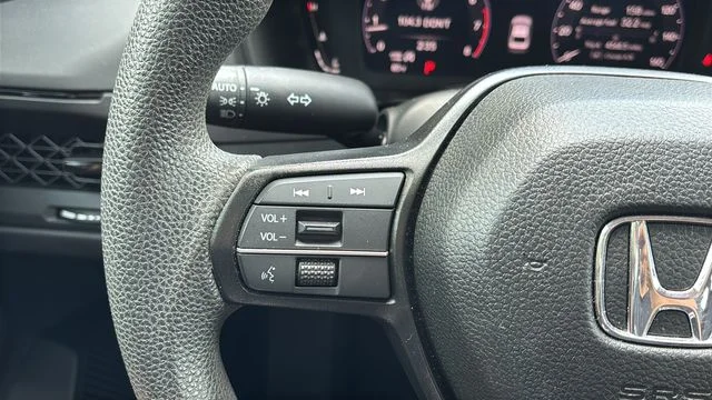Used 2024  Honda LX image 22