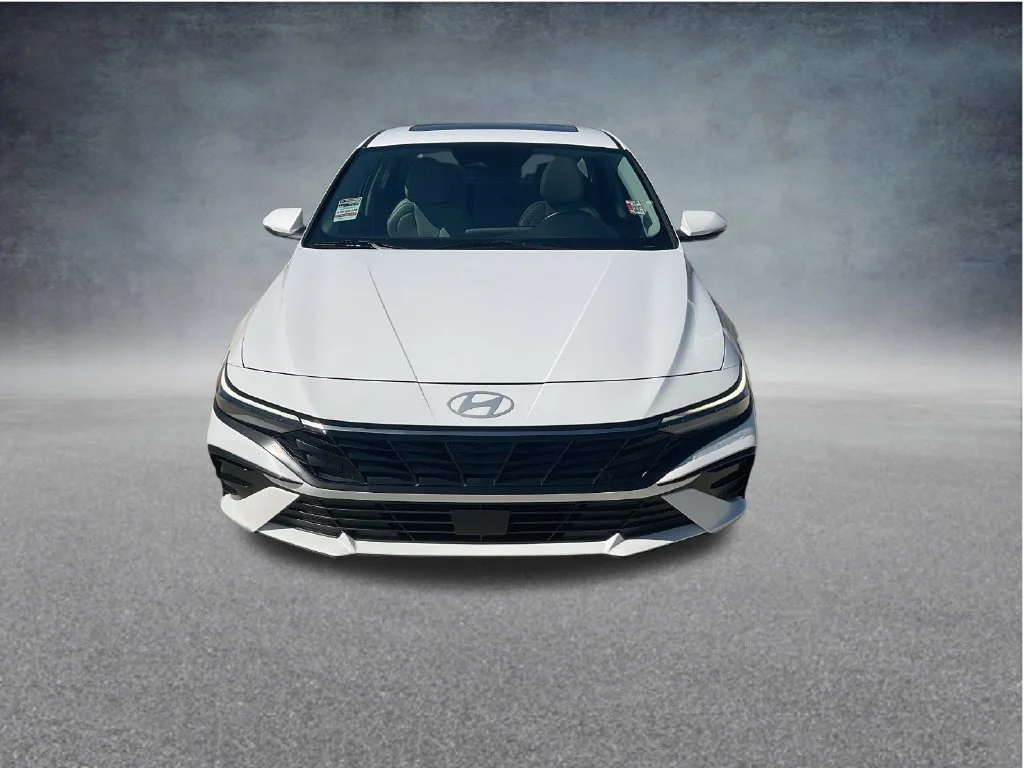 Used 2025 White Hyundai Limited image 2